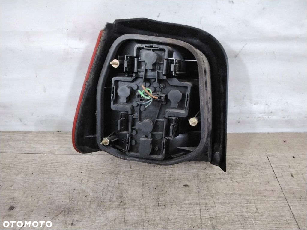 SKODA FELICIA LAMPA TYŁ PRAWA - 2