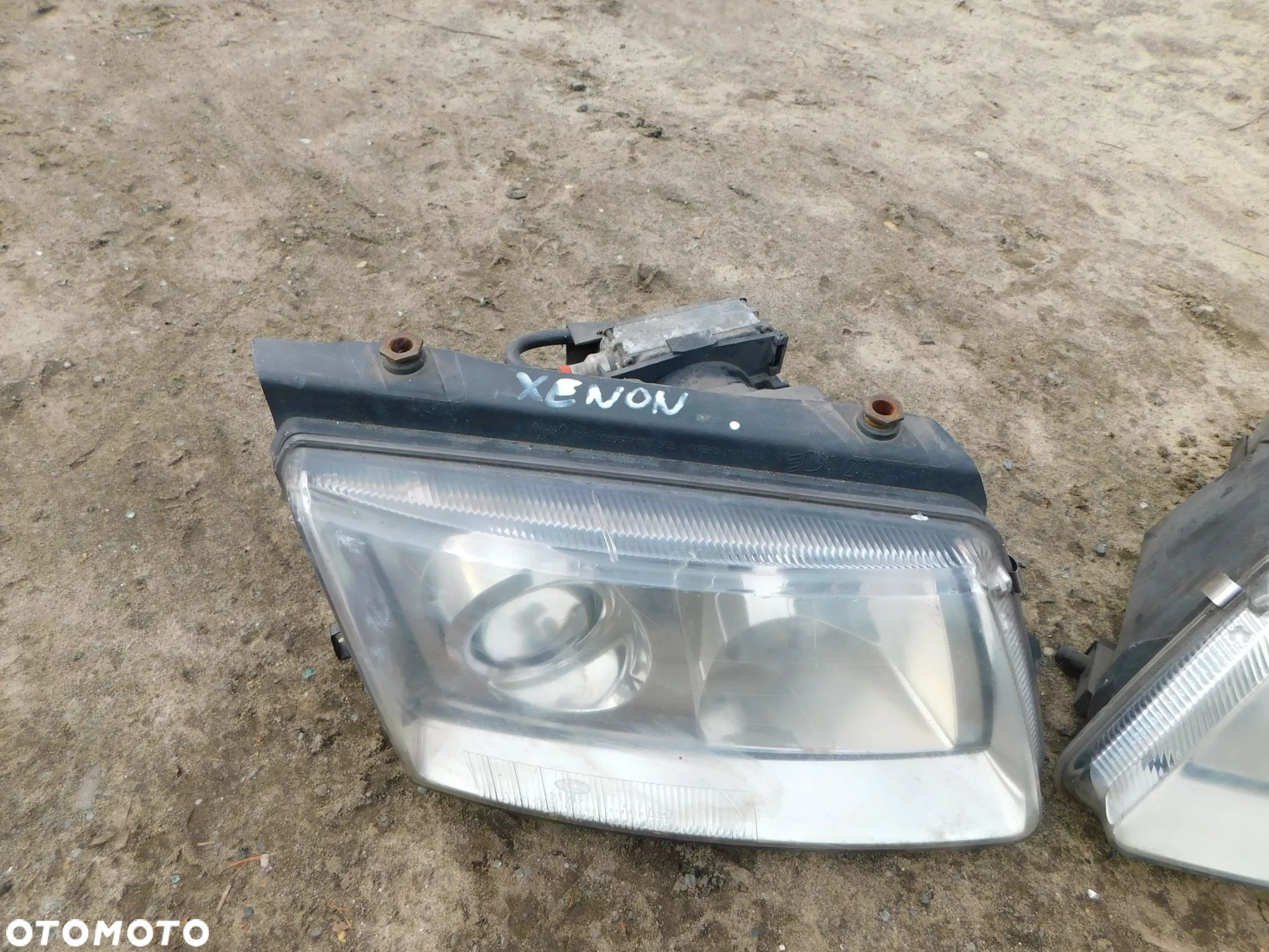 vw volkswagen passat B5 lampa przód prawa xenon  WYSYŁKA - 1