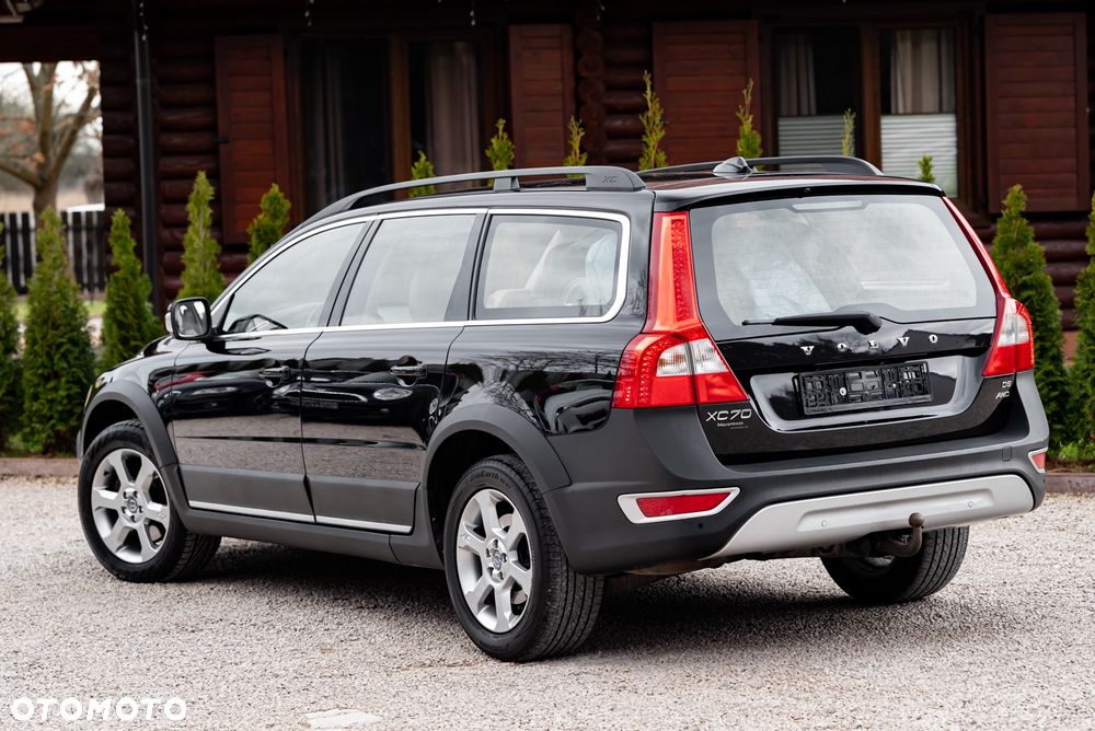 Volvo XC 70 D5 AWD Momentum - 9