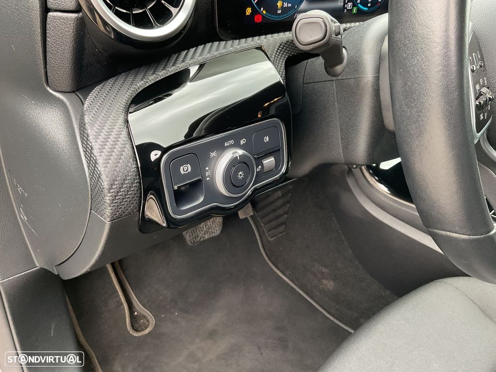 Mercedes-Benz CLA 180 d Shooting Brake Business Solutions Aut. - 17