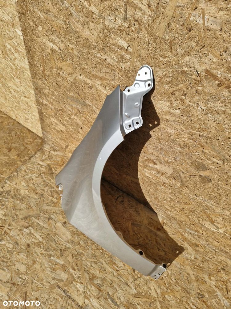 TOYOTA COROLLA E21 SEDAN BŁOTNIK PRAWY PRZÓD - 4