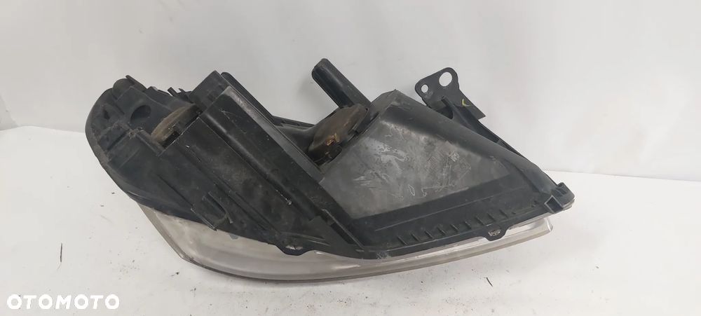 .  PRZOD PRZEDNIA LAMPA PRAWA OPEL ZAFIRA B !USZKODZONE UCHWYTY! - 5