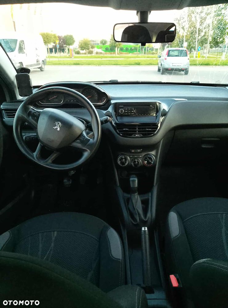Peugeot 208 - 16