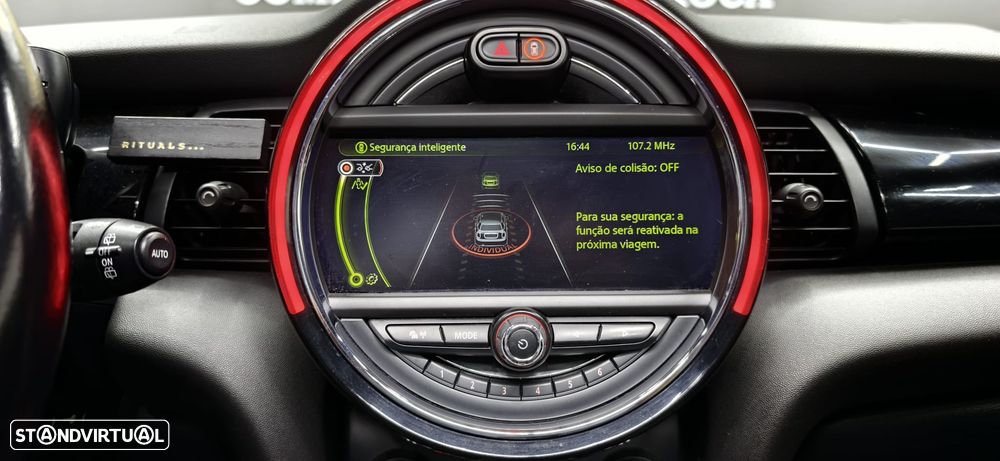 MINI 5 Portas Cooper SD Sport Aut. Seven - 25