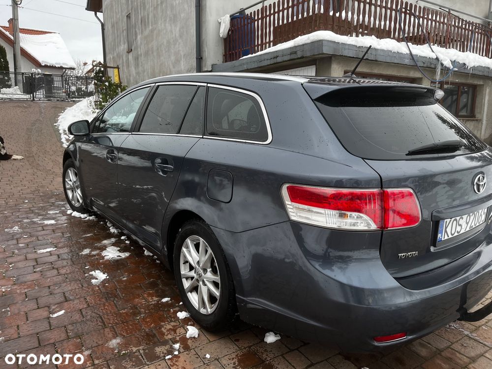 Toyota Avensis 1.8 Comfort - 6