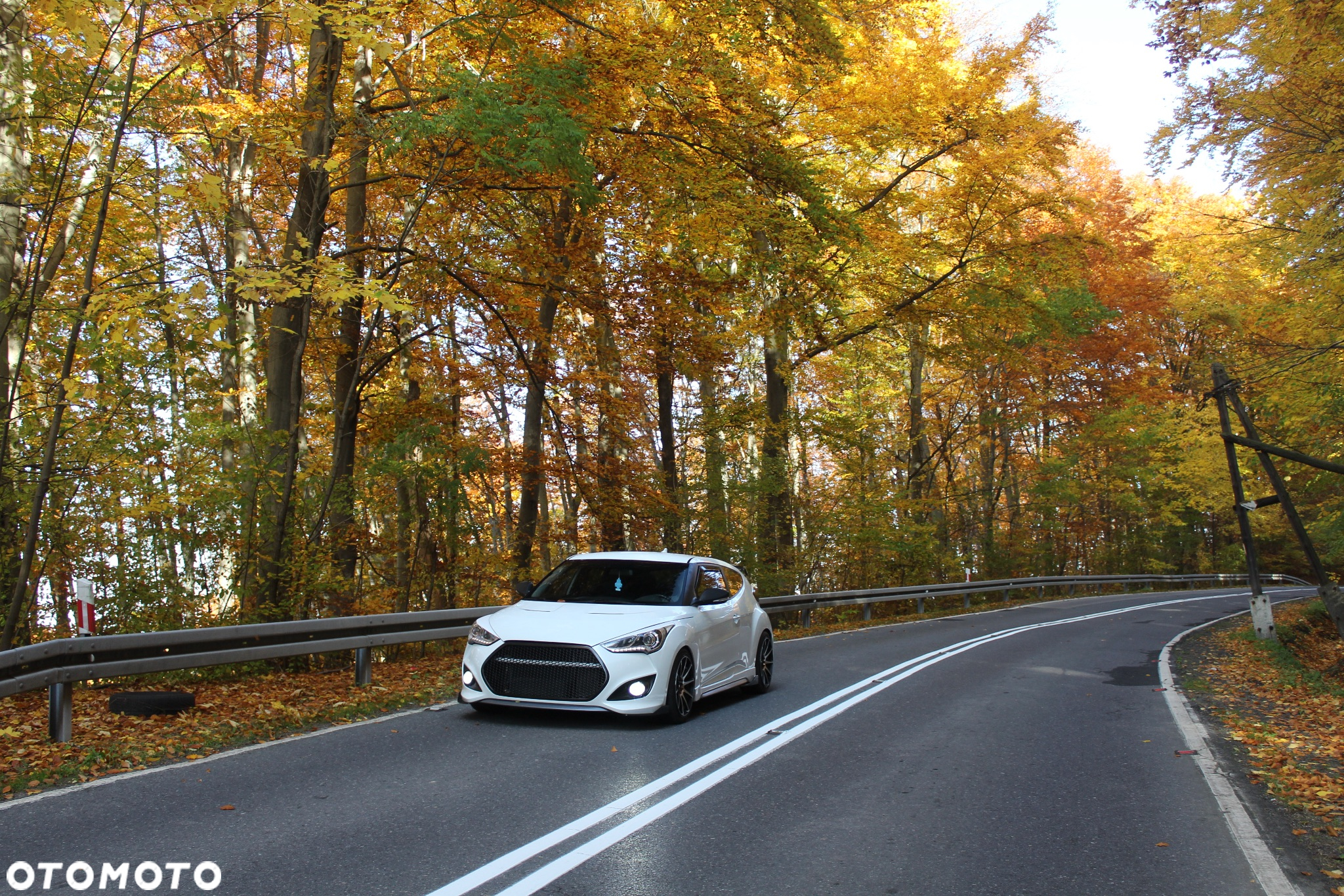 Hyundai Veloster 1.6 T-GDI Executive - 23