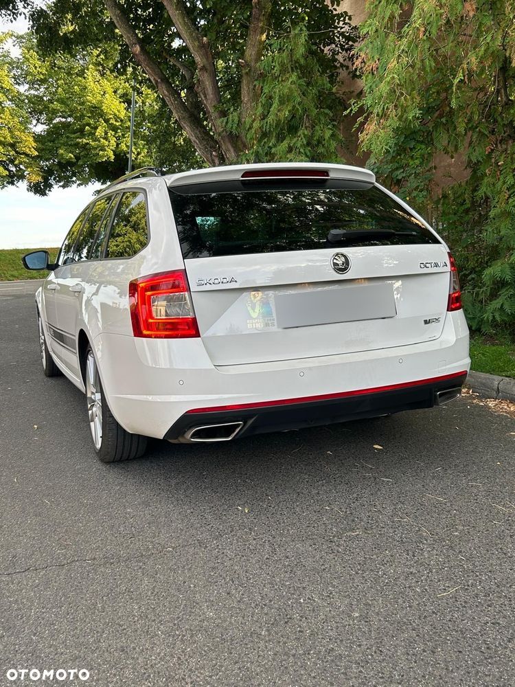Skoda Octavia Combi 2.0 TDI DSG RS - 3