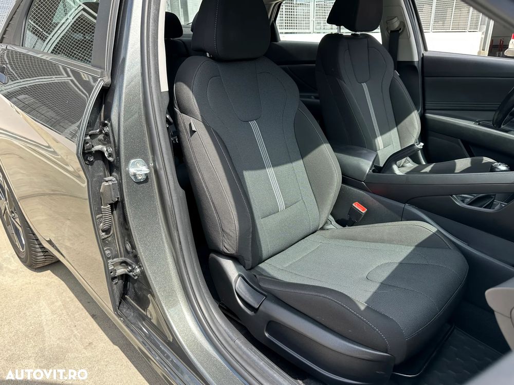 Hyundai Elantra 1.6 l 123 CP 6MT Highway - 11