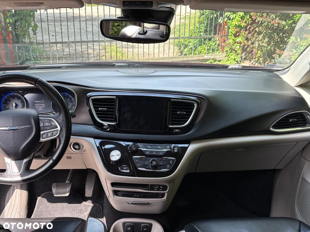 Chrysler Pacifica - 10