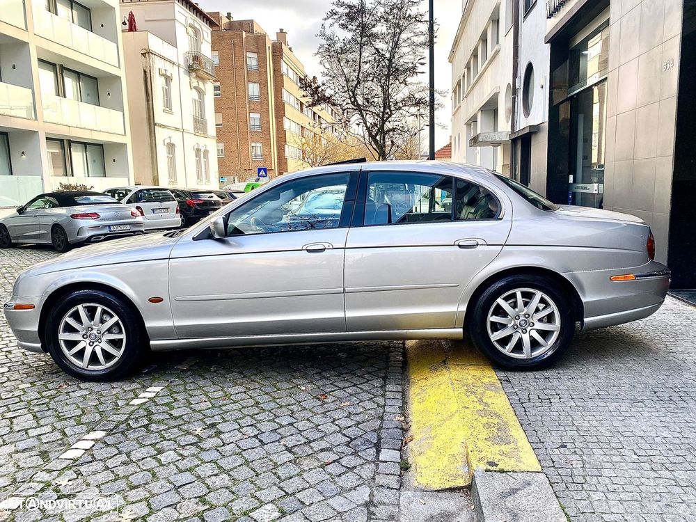 Jaguar S-Type 3.0 V6 Executive Auto. - 12