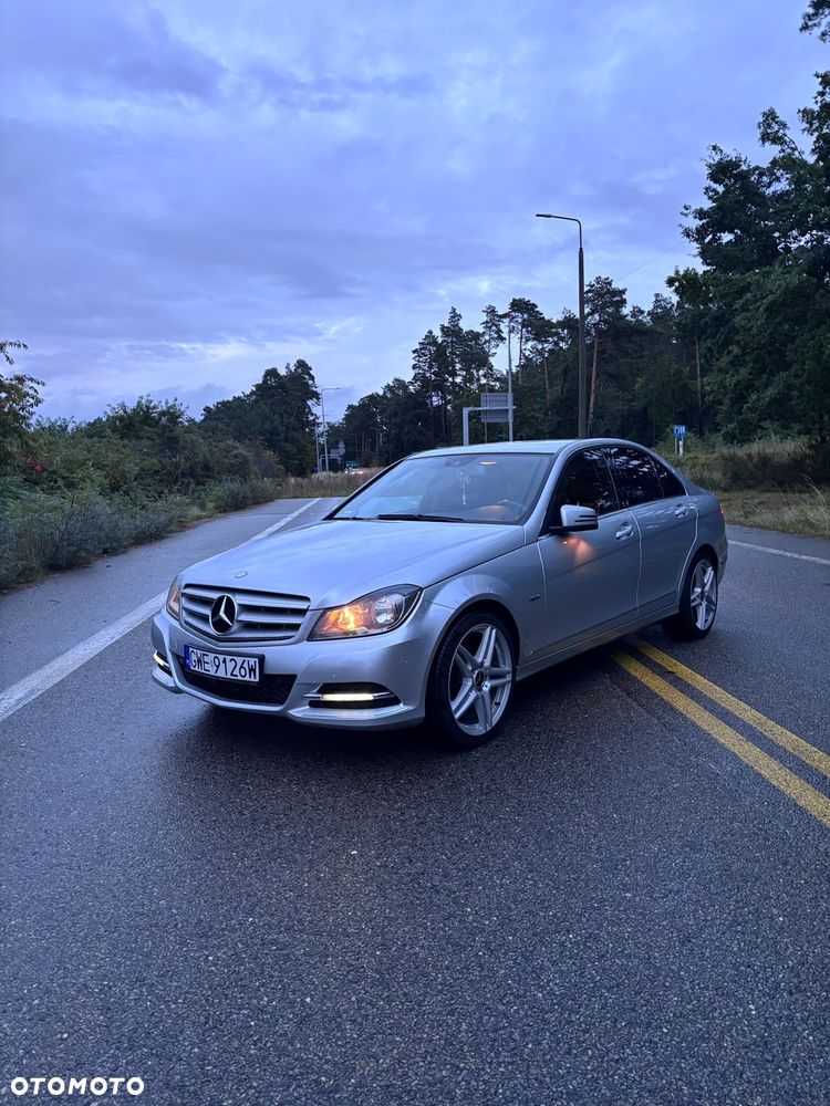 Mercedes-Benz Klasa C 180 CGI BlueEff Avantgarde - 13