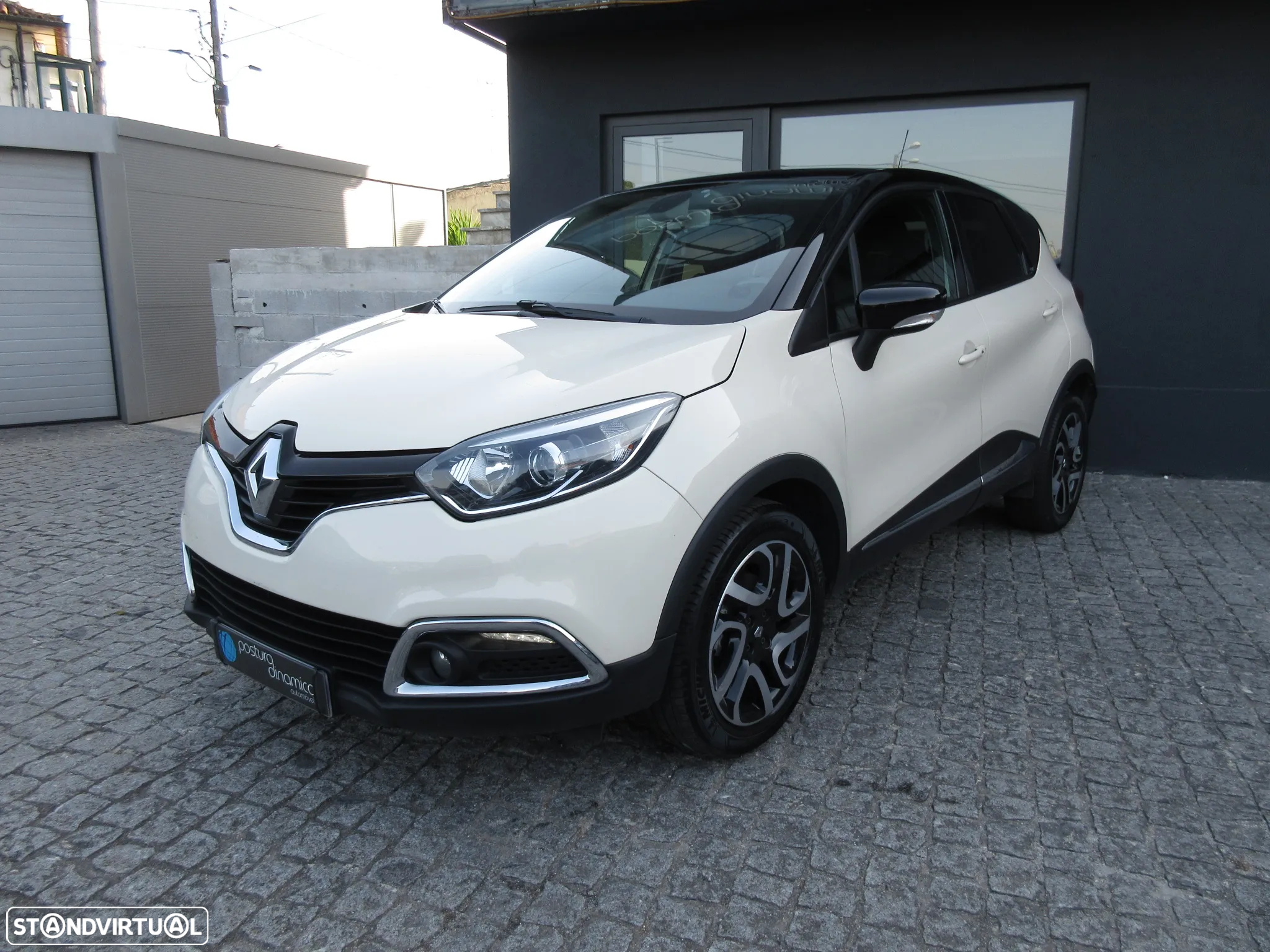 Renault Captur 1.2 TCe Exclusive EDC - 3