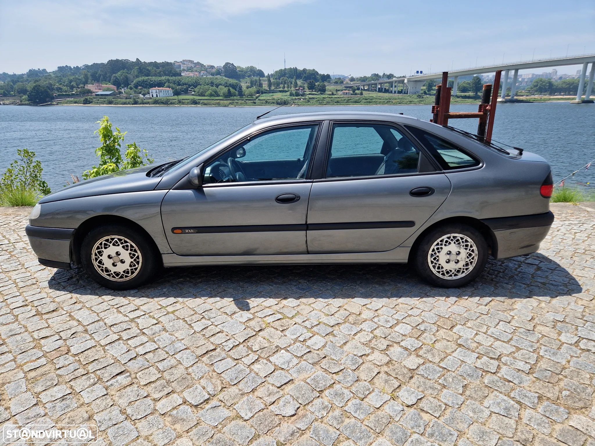 Renault Laguna 1.8 RXE - 1