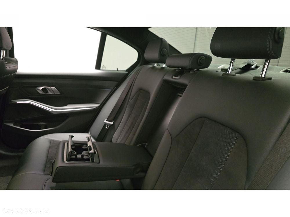 BMW Seria 3 320d xDrive mHEV M Sport - 23