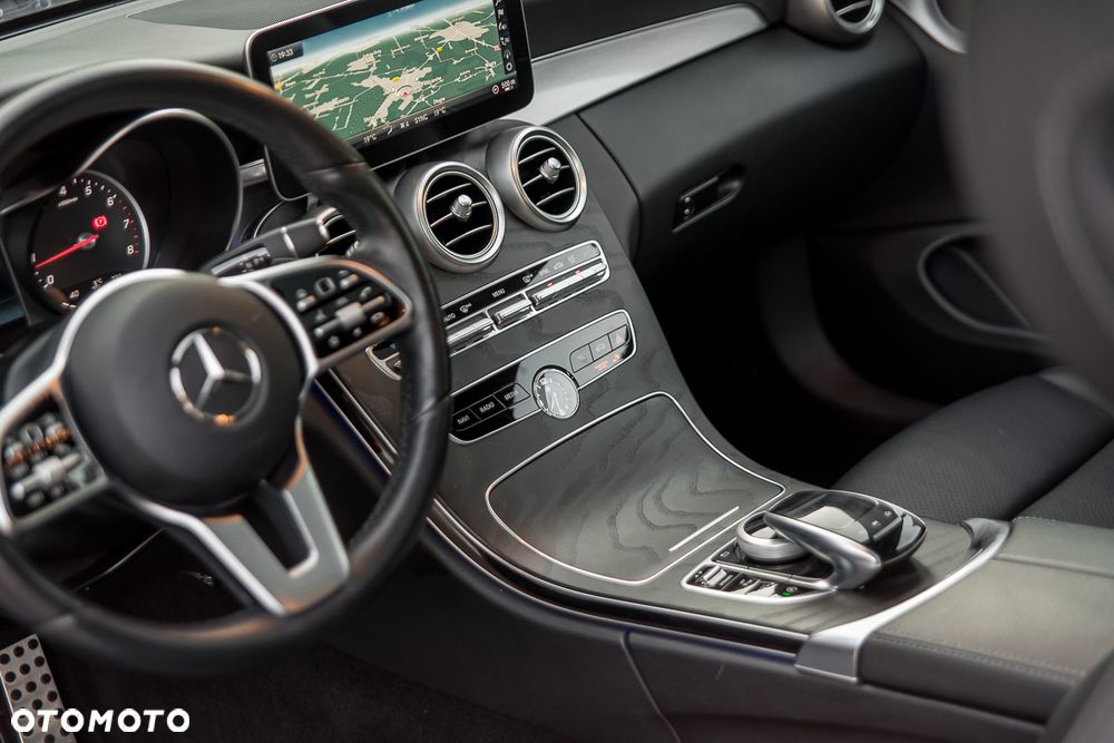 Mercedes-Benz Klasa C 300 9G-TRONIC - 36