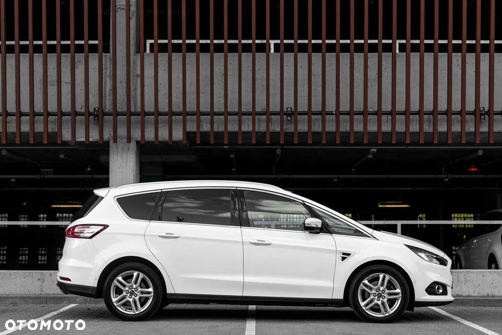Ford S-Max - 13