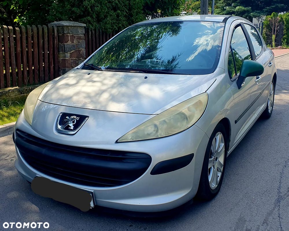 Peugeot 207 - 1