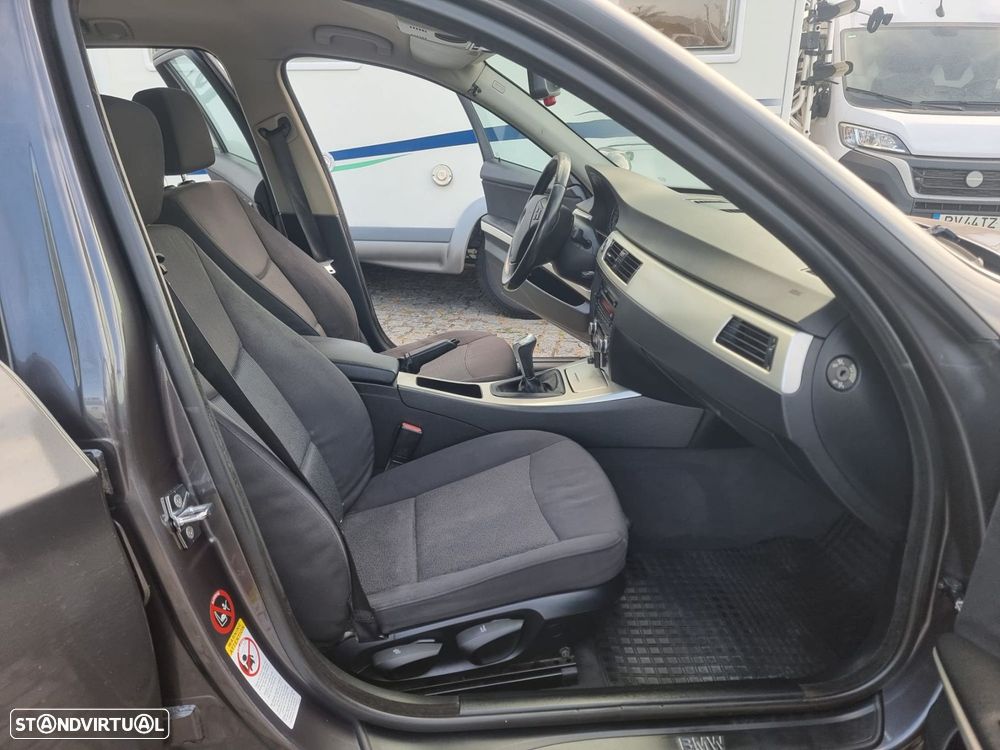 BMW 320 d Touring - 21