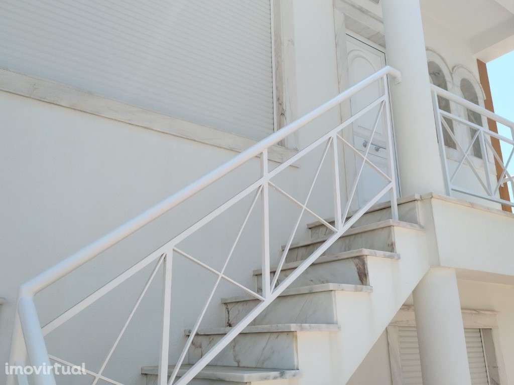 Moradia Ericeira de gaveto completamente remodelada e pronta a habi... - Grande imagem: 5/60