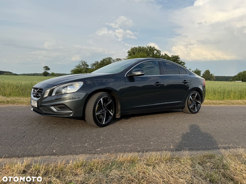 Volvo S60 T6 AWD R-Design Momentum - 4