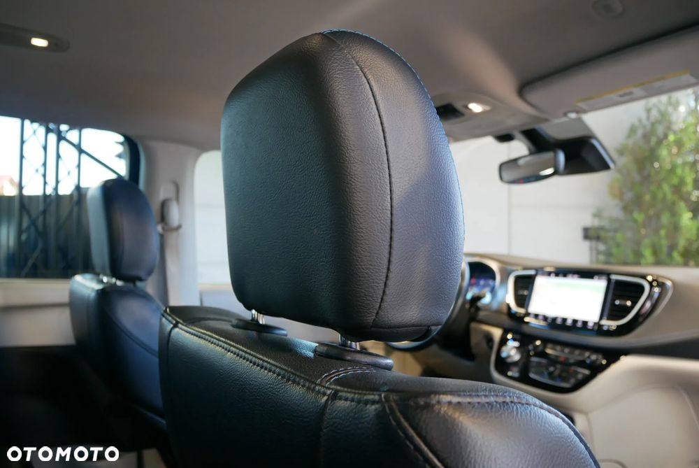 Chrysler Pacifica - 25