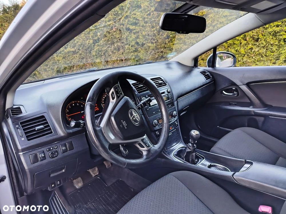Toyota Avensis - 12