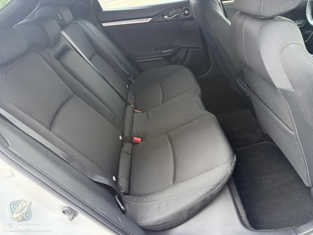 Honda Civic 1.0 i-VTEC Executive - 21