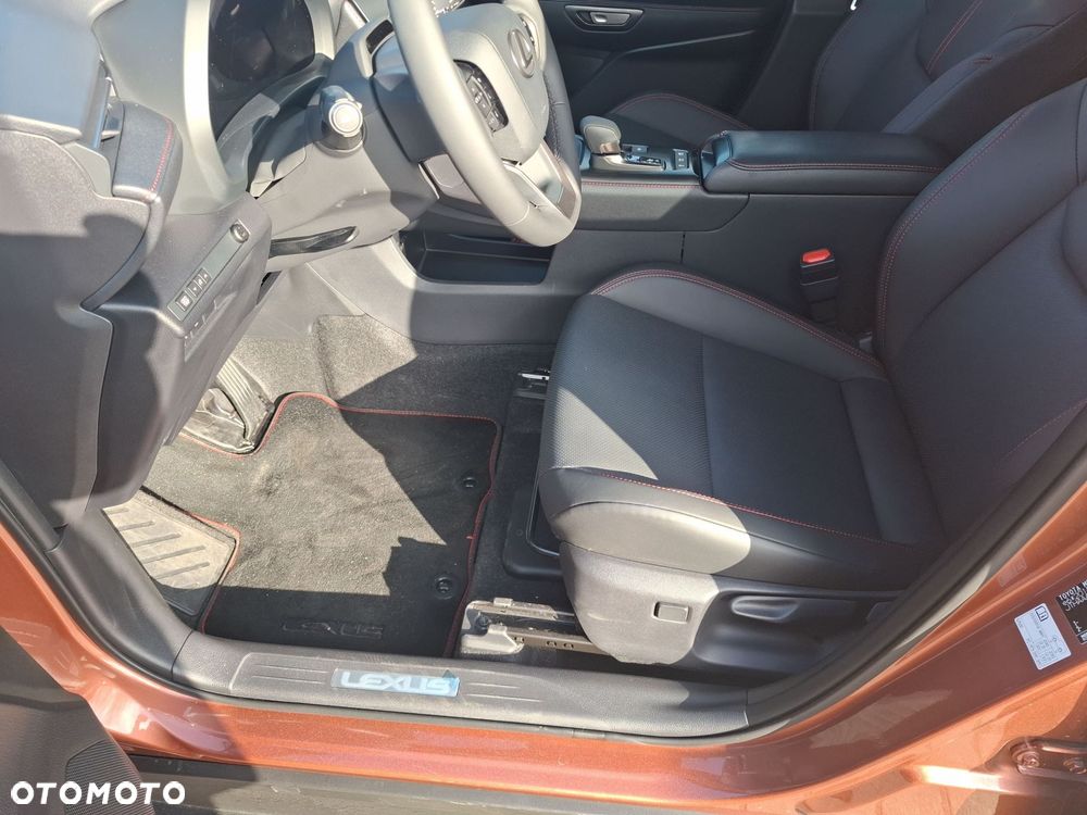 Lexus LBX 1.5 Hybrid Emotion - 11