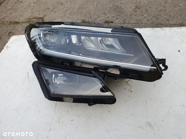 Skoda Kodiaq 566 941 016E Lampa prawa przód