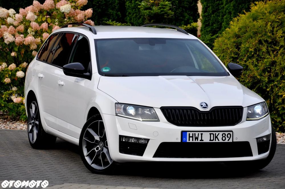 Skoda Octavia Combi 2.0 TDI DSG RS - 2