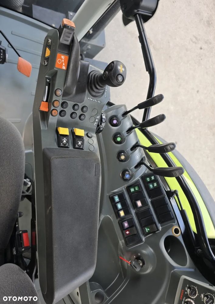Claas Arion 640 Cis - 11
