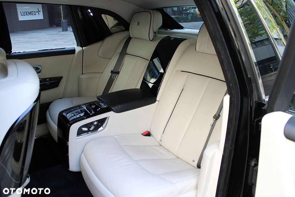 Rolls-Royce Phantom Standard - 12