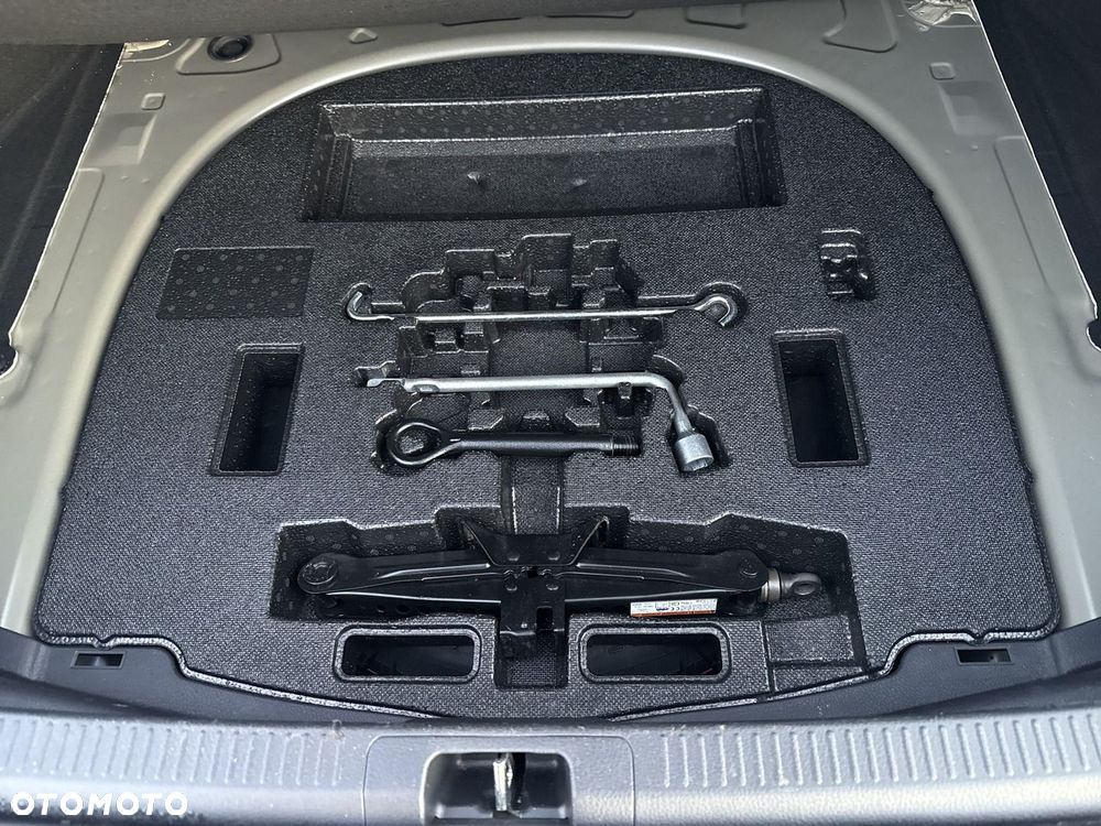 Toyota Camry 2.5 Hybrid Executive CVT - 28