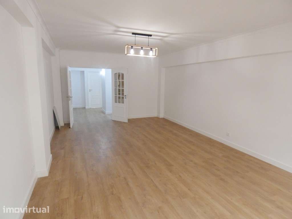 Apartamento T3, Laranjeiras, c/ lugar de estacionamento e garagem - Grande imagem: 4/33