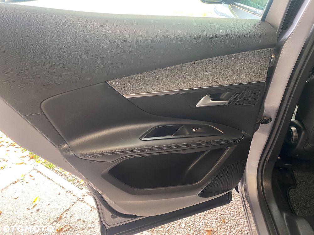 Peugeot 3008 BlueHDi 180 Stop & Start EAT8 Allure - 23
