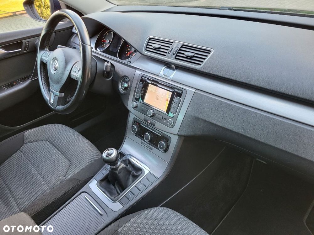 Volkswagen Passat - 10