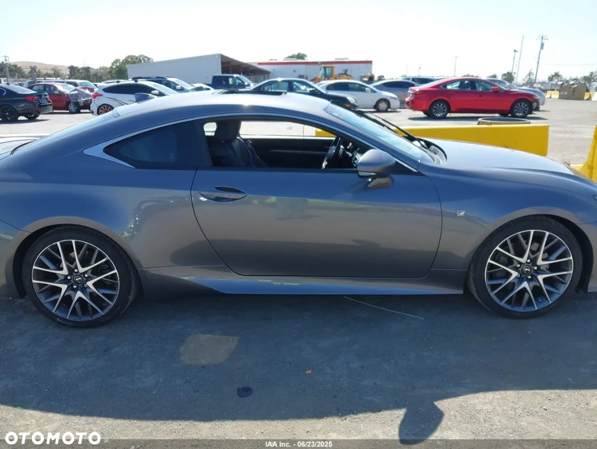 Lexus RC - 8
