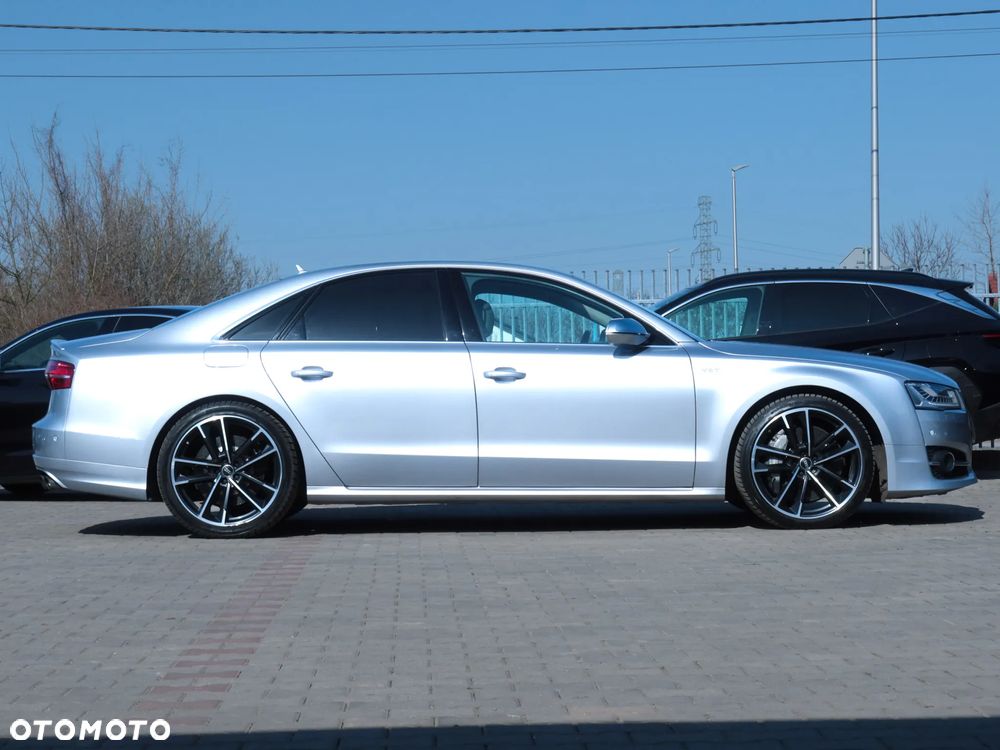 Audi S8 Plus - 38