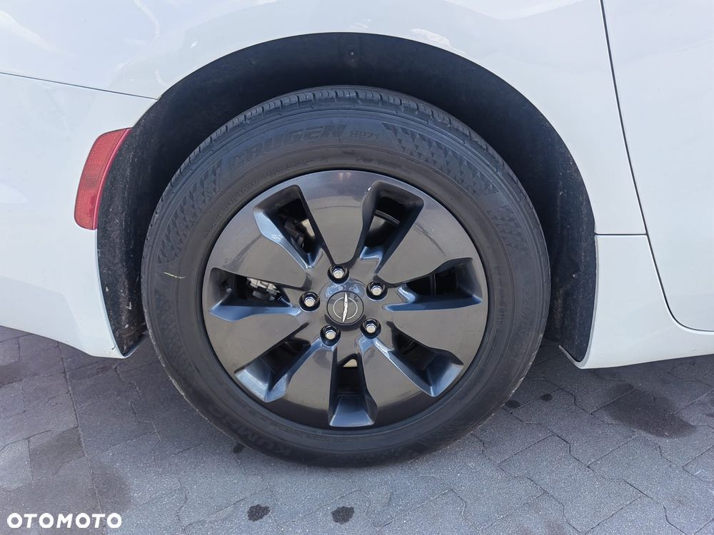 Chrysler Pacifica - 16