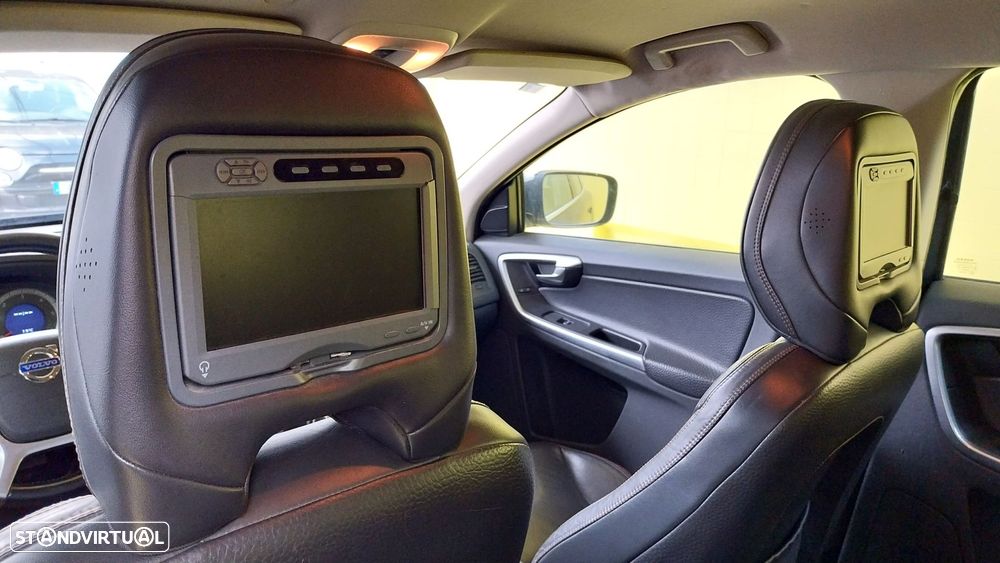 Volvo XC 60 D5 Momentum - 17