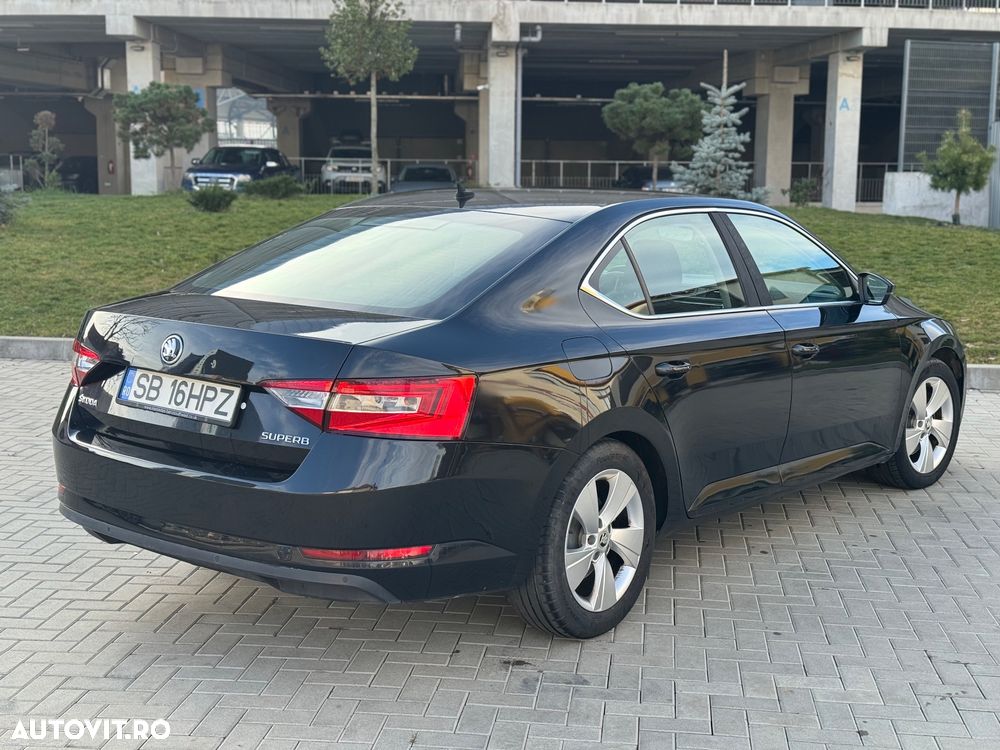 Skoda Superb 2.0 TDI DSG SportLine - 4