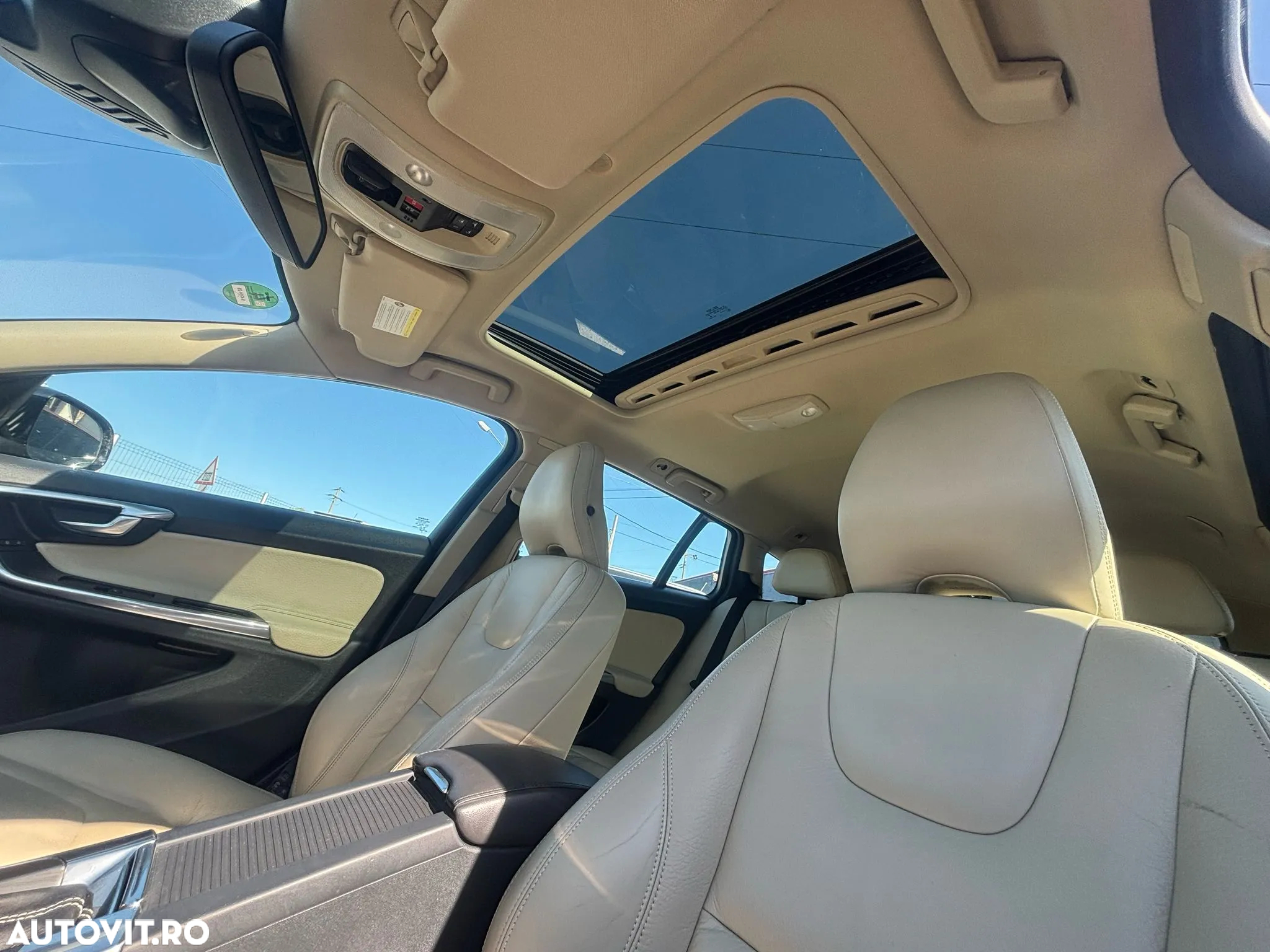 Volvo V60 D6 Plug-In-Hybrid AWD Geartronic Summum - 10