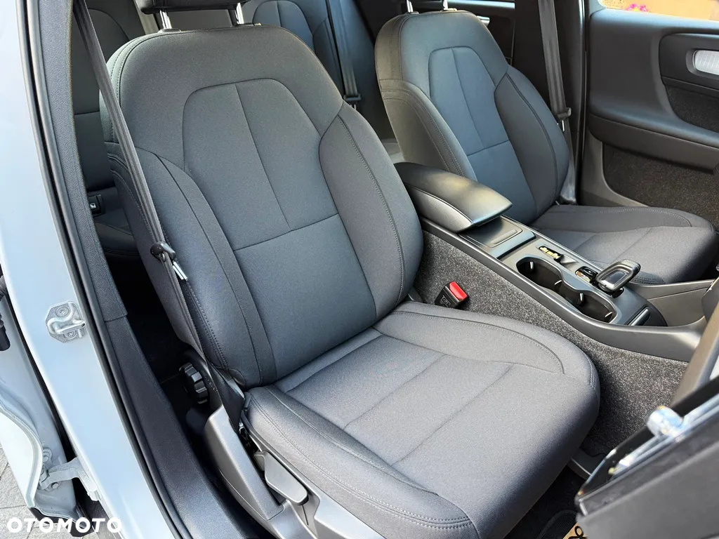 Volvo XC 40 B4 B AWD Geartronic Momentum Pro - 36