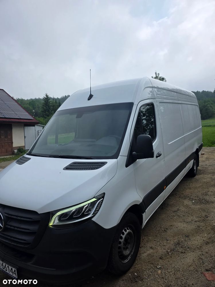 Mercedes-Benz Sprinter - 2