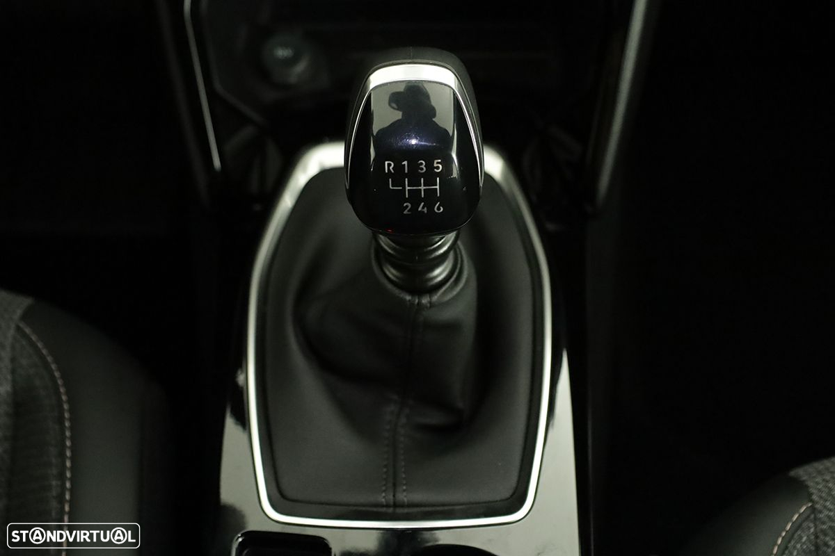 Peugeot 2008 1.2 PureTech Allure - 12