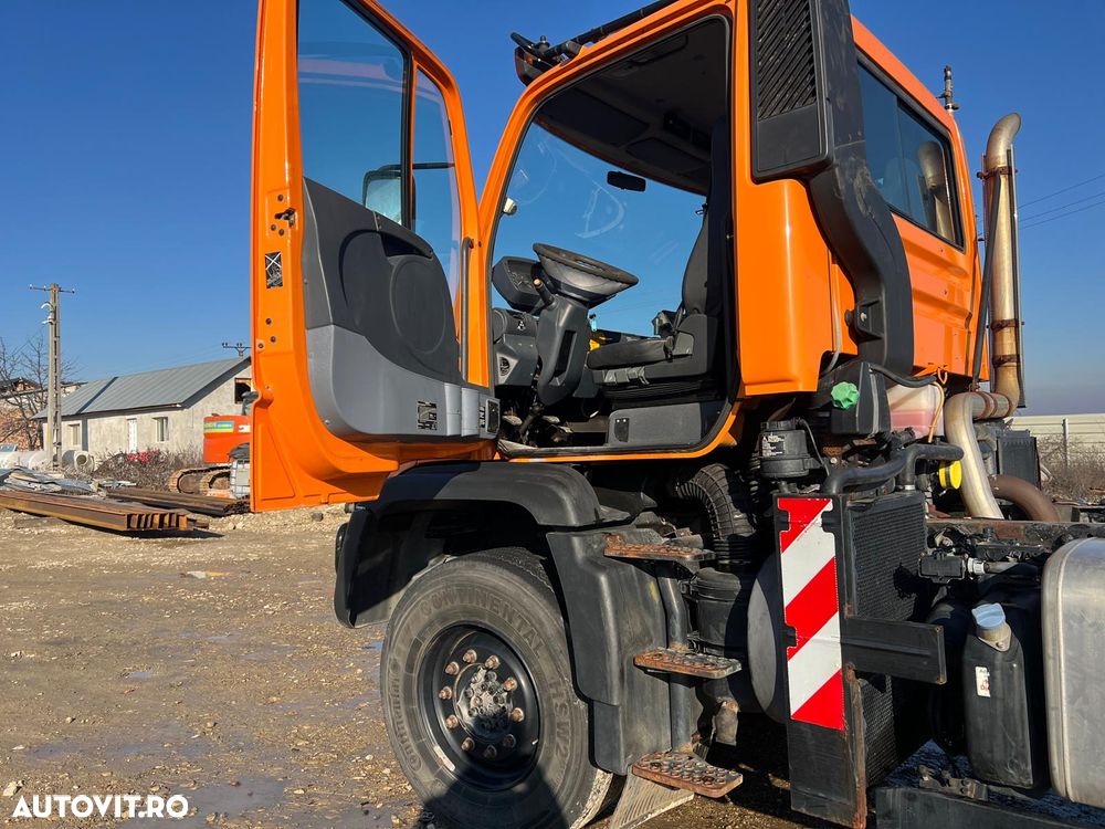 Mercedes-Benz U400 - 11