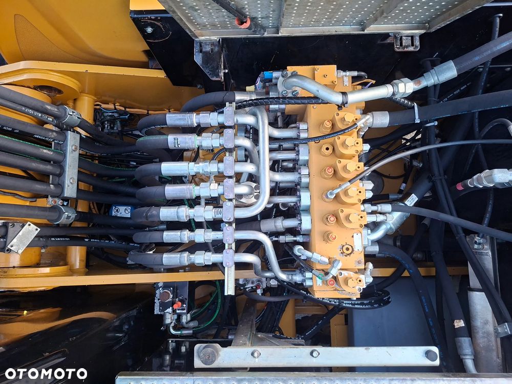 Caterpillar CAT M 322 D - 28