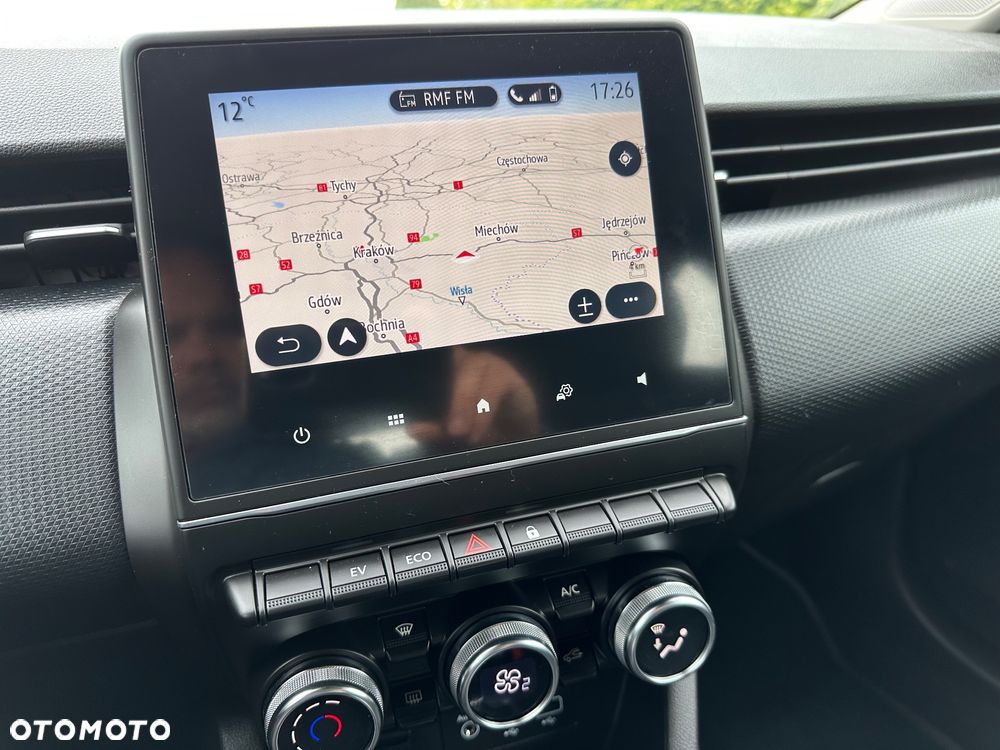Renault Clio E-TECH Hybrid 140 INTENS - 32