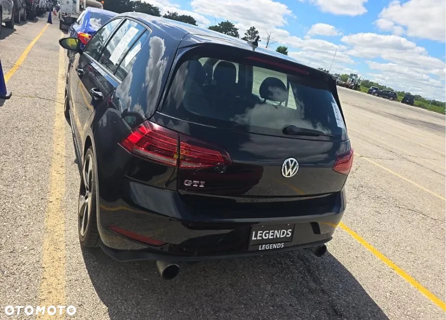 Volkswagen Golf - 6