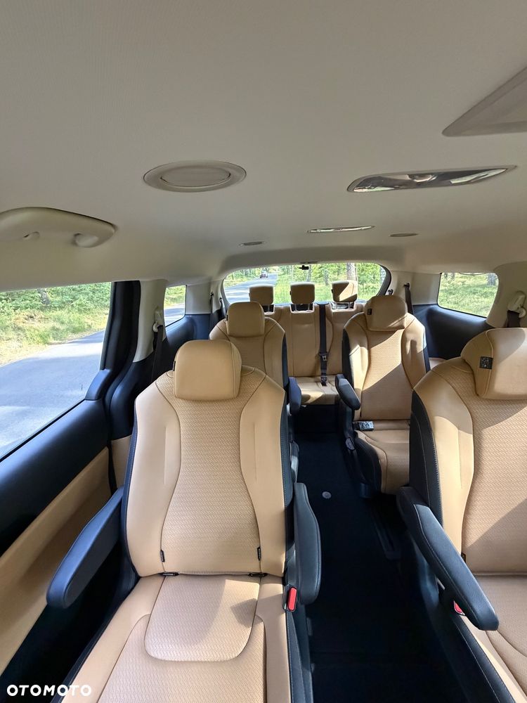 Kia Carnival - 30